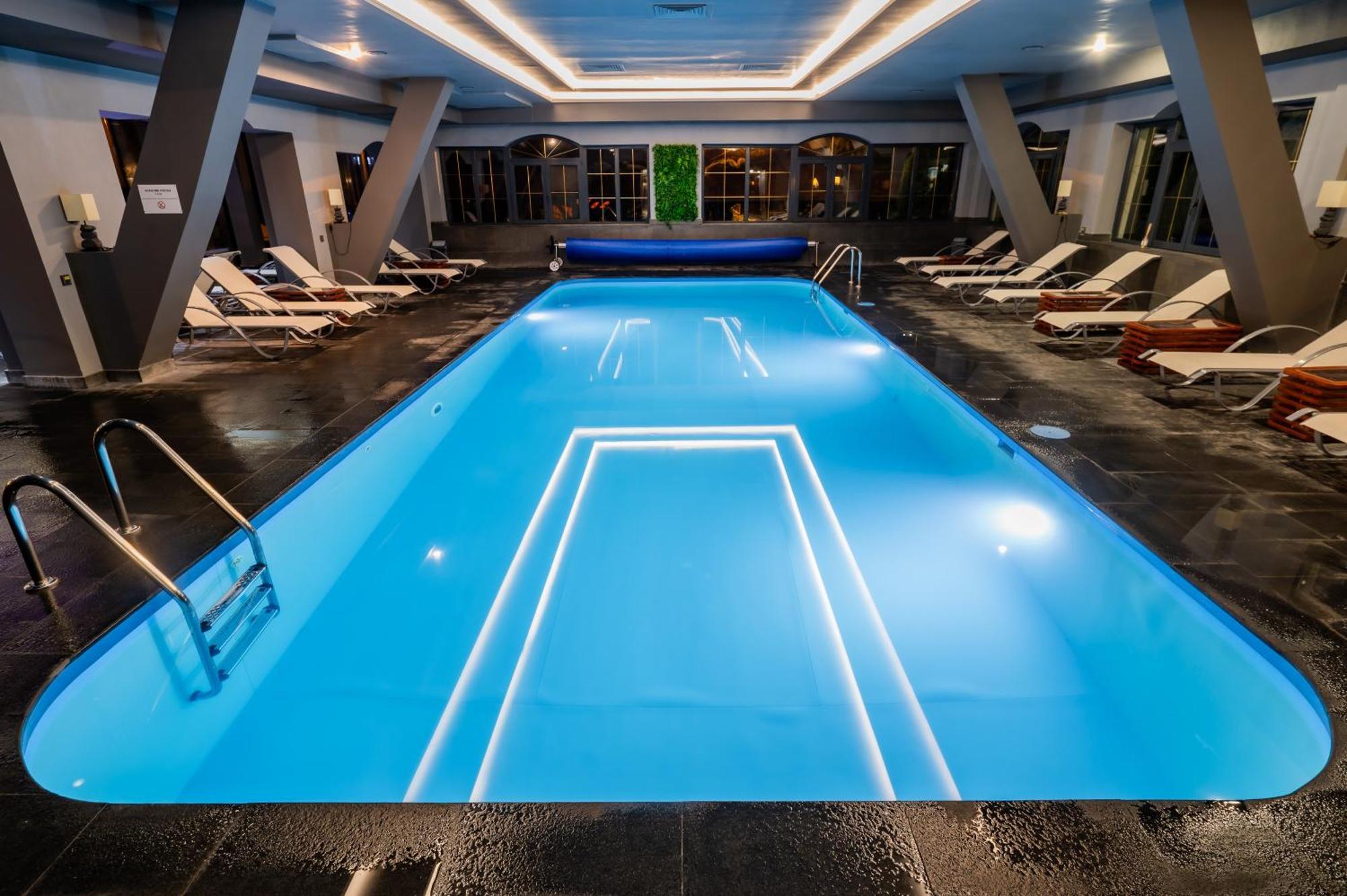Q Resort And Spa Sacele Exterior photo