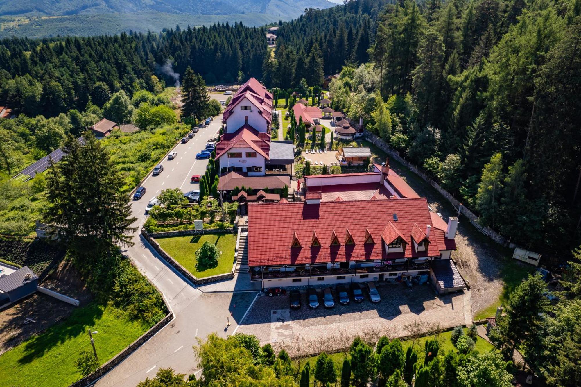 Q Resort And Spa Sacele Exterior photo