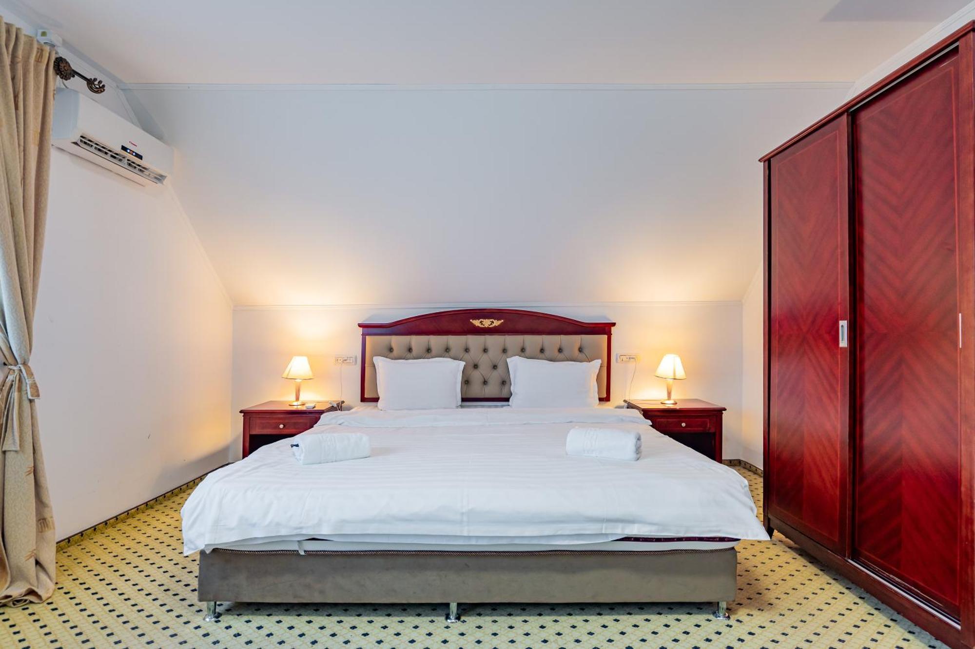 Q Resort And Spa Sacele Exterior photo