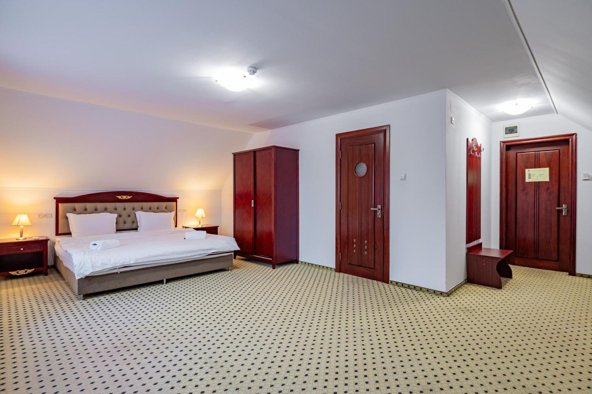 Q Resort And Spa Sacele Exterior photo