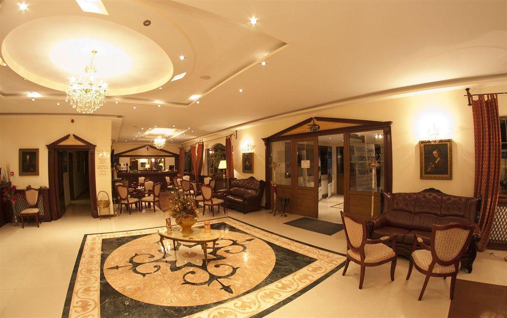 Q Resort And Spa Sacele Exterior photo